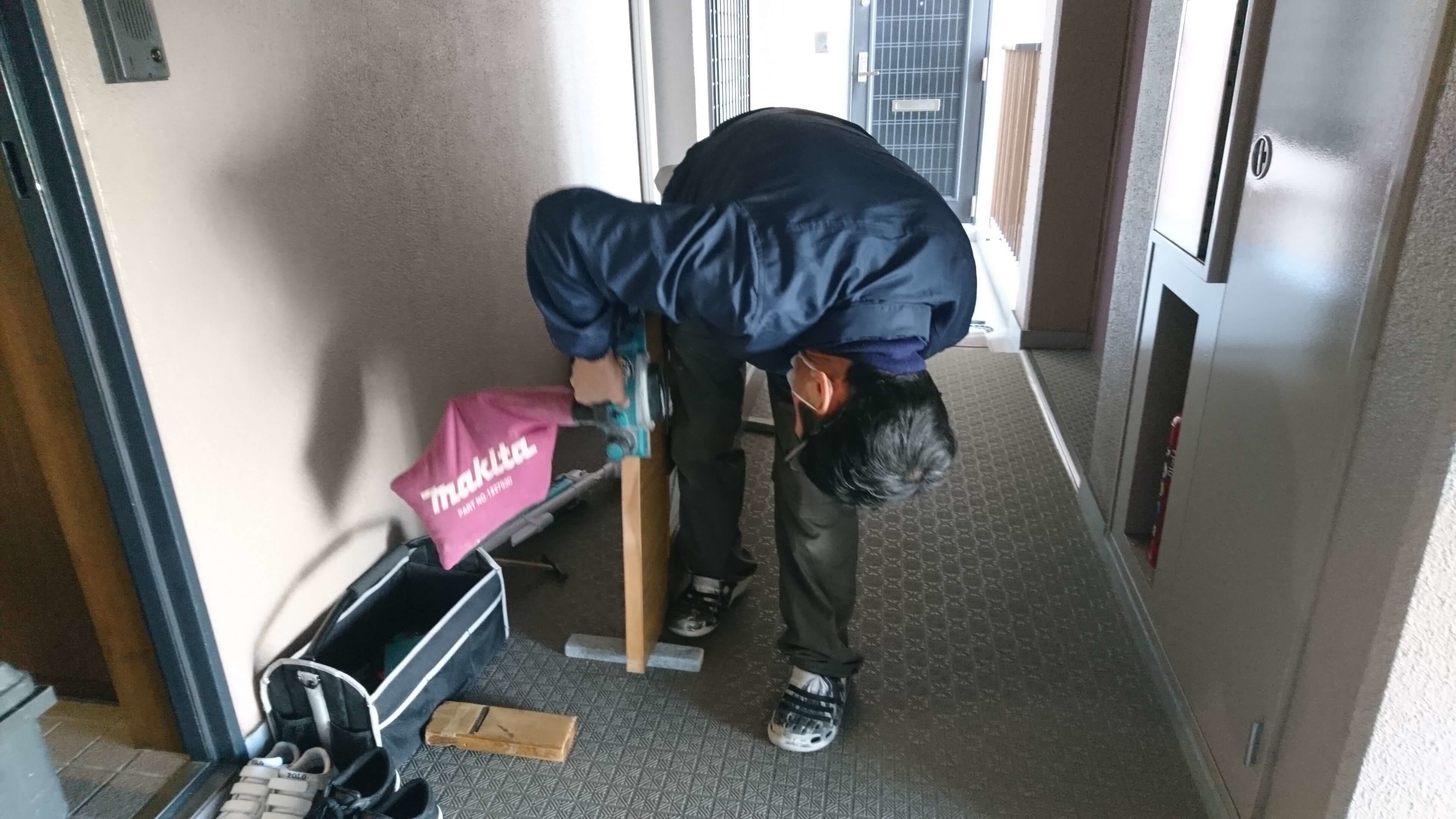 開き戸建付け調整 | 建具の建付け調整なら建具修理の窓口小牧市