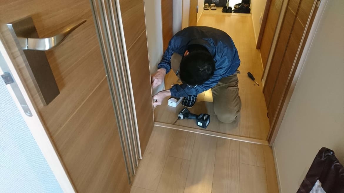 開き戸の建付け調整 小牧市 | 開き戸の建付け調整なら建具修理の窓口小牧市