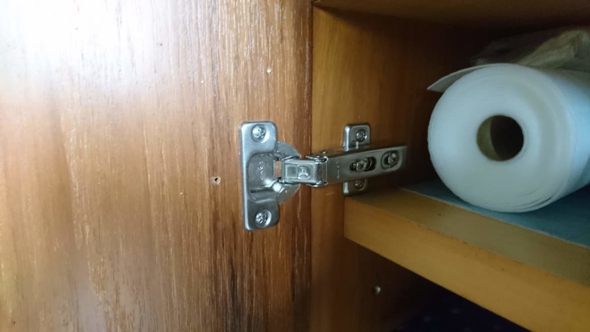 蝶番の調整・交換なら小牧市の建具修理の窓口小牧市